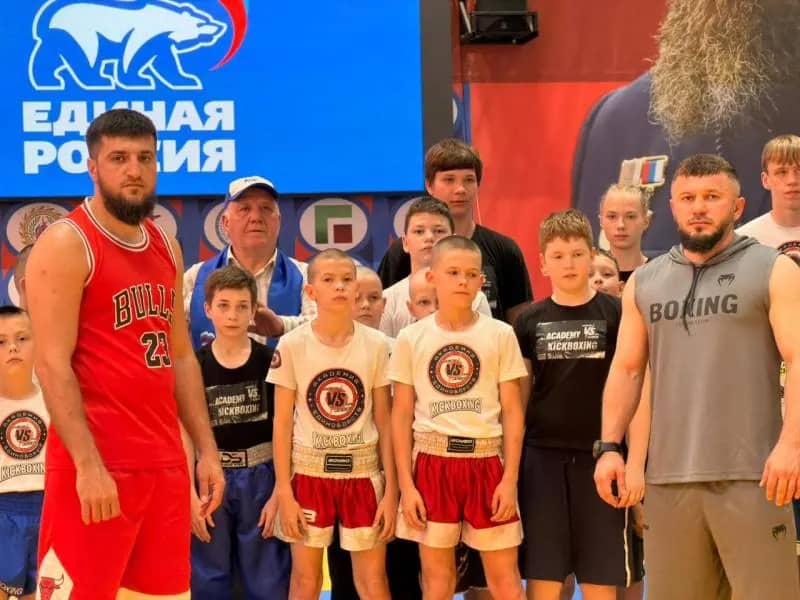 В Шали прошёл мастер-класс по самбо и кикбоксингу с участием чемпионов мира