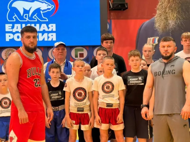 В Шали прошёл мастер-класс по самбо и кикбоксингу с участием чемпионов мира